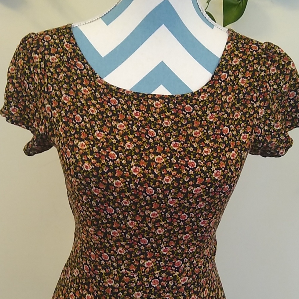 Forever 21 Floral Dress - Picture 3 of 8